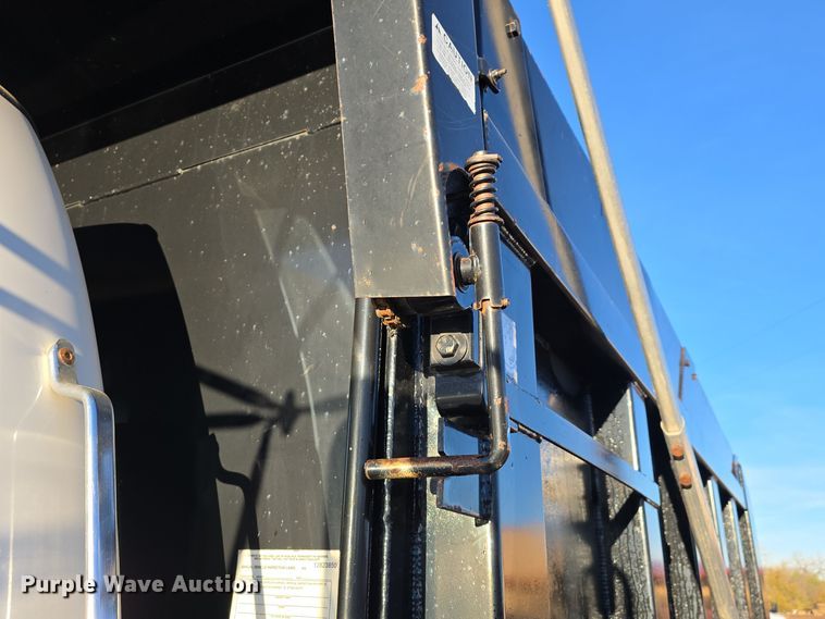 image for item DW3986 2005 Ford F750 Super Duty XLT dump truck