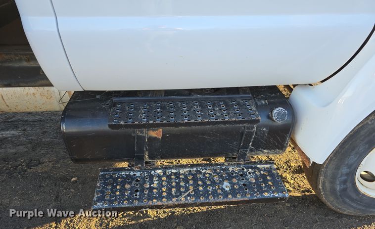 image for item DW3986 2005 Ford F750 Super Duty XLT dump truck