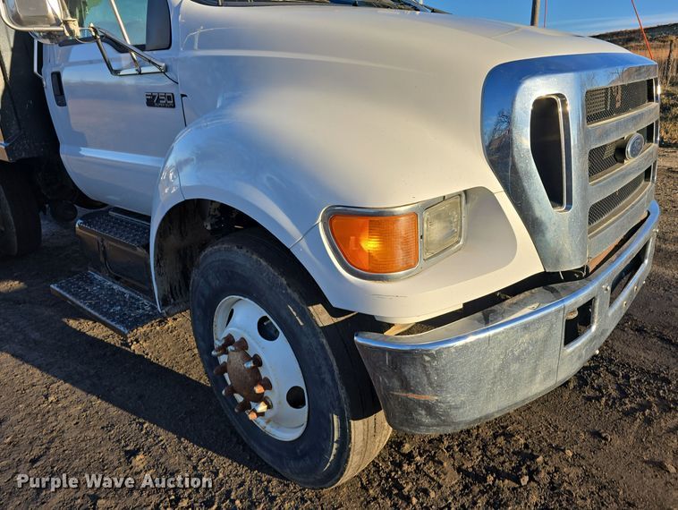 image for item DW3986 2005 Ford F750 Super Duty XLT dump truck