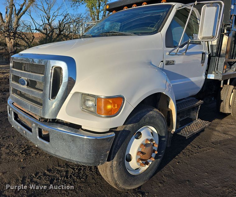 image for item DW3986 2005 Ford F750 Super Duty XLT dump truck
