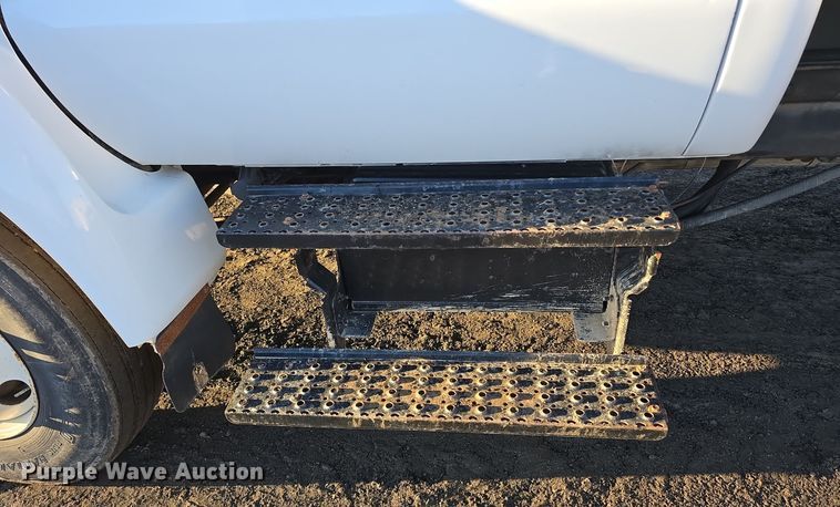 image for item DW3986 2005 Ford F750 Super Duty XLT dump truck