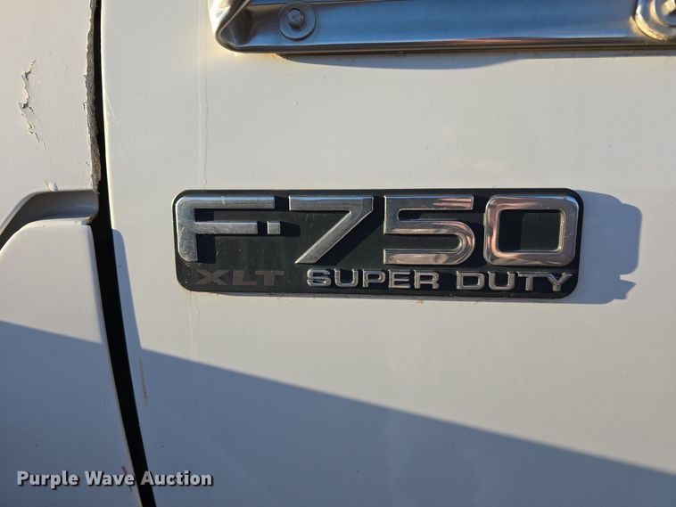 image for item DW3986 2005 Ford F750 Super Duty XLT dump truck