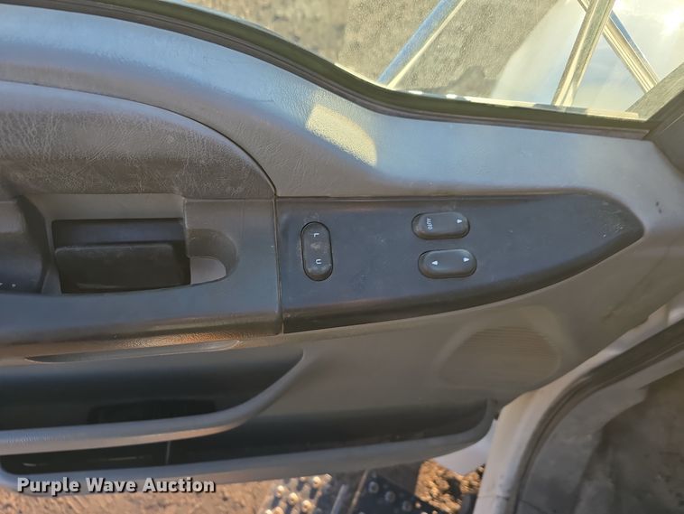 image for item DW3986 2005 Ford F750 Super Duty XLT dump truck