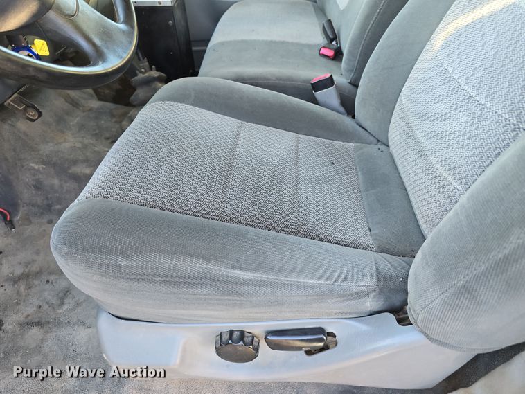 image for item DW3986 2005 Ford F750 Super Duty XLT dump truck