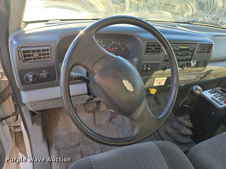 image for item DW3986 2005 Ford F750 Super Duty XLT dump truck