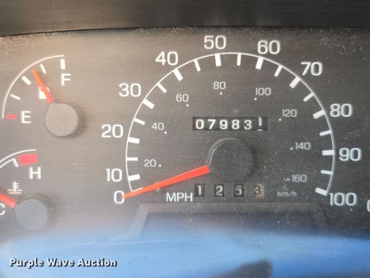 image for item DW3986 2005 Ford F750 Super Duty XLT dump truck