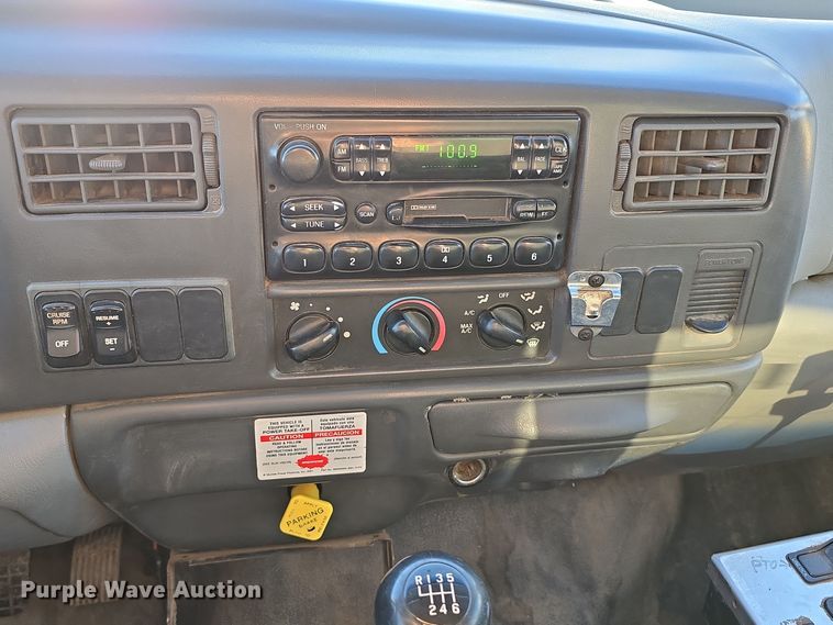 image for item DW3986 2005 Ford F750 Super Duty XLT dump truck