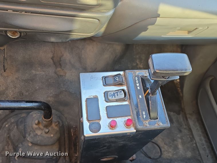 image for item DW3986 2005 Ford F750 Super Duty XLT dump truck