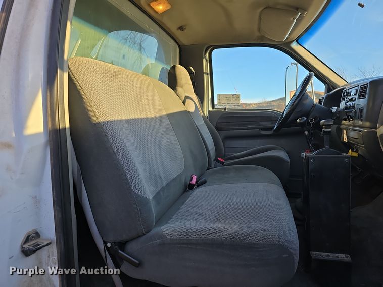 image for item DW3986 2005 Ford F750 Super Duty XLT dump truck