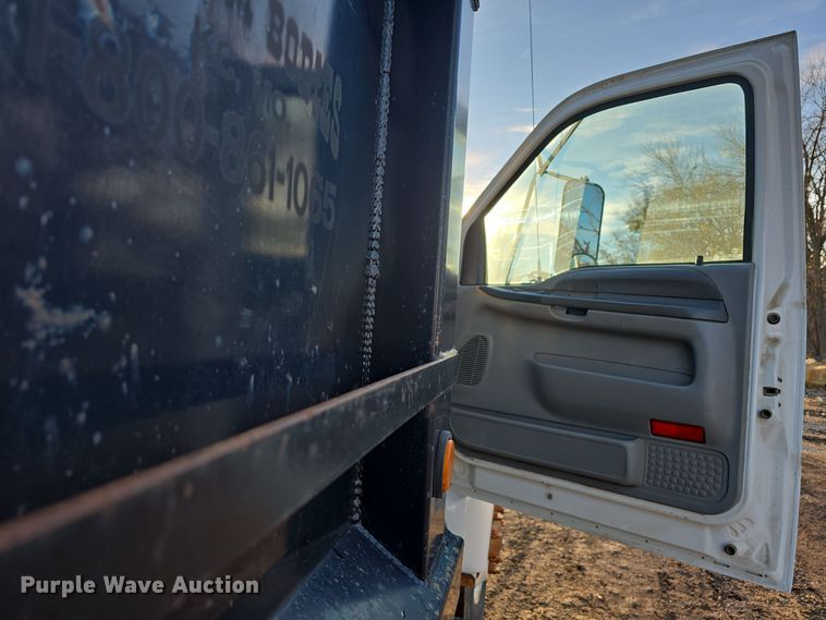 image for item DW3986 2005 Ford F750 Super Duty XLT dump truck