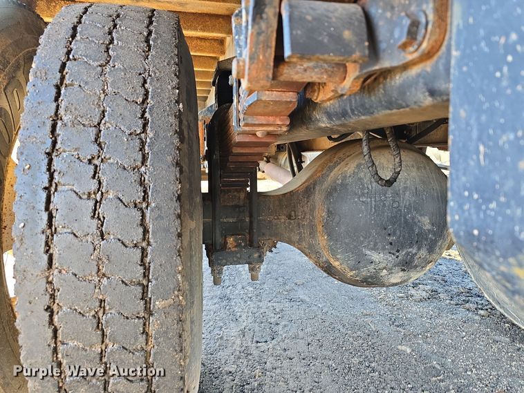 image for item DW3986 2005 Ford F750 Super Duty XLT dump truck