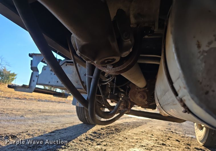 image for item DW3986 2005 Ford F750 Super Duty XLT dump truck