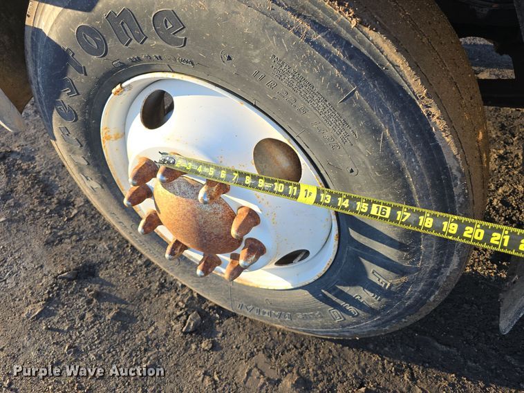 image for item DW3986 2005 Ford F750 Super Duty XLT dump truck