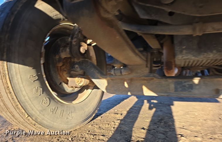 image for item DW3986 2005 Ford F750 Super Duty XLT dump truck