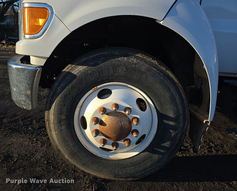 image for item DW3986 2005 Ford F750 Super Duty XLT dump truck