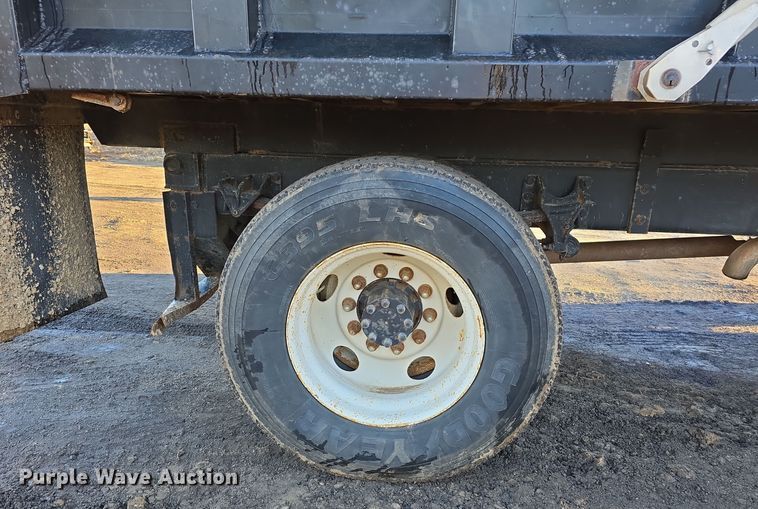 image for item DW3986 2005 Ford F750 Super Duty XLT dump truck