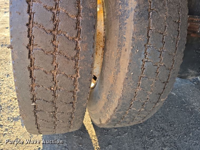 image for item DW3986 2005 Ford F750 Super Duty XLT dump truck