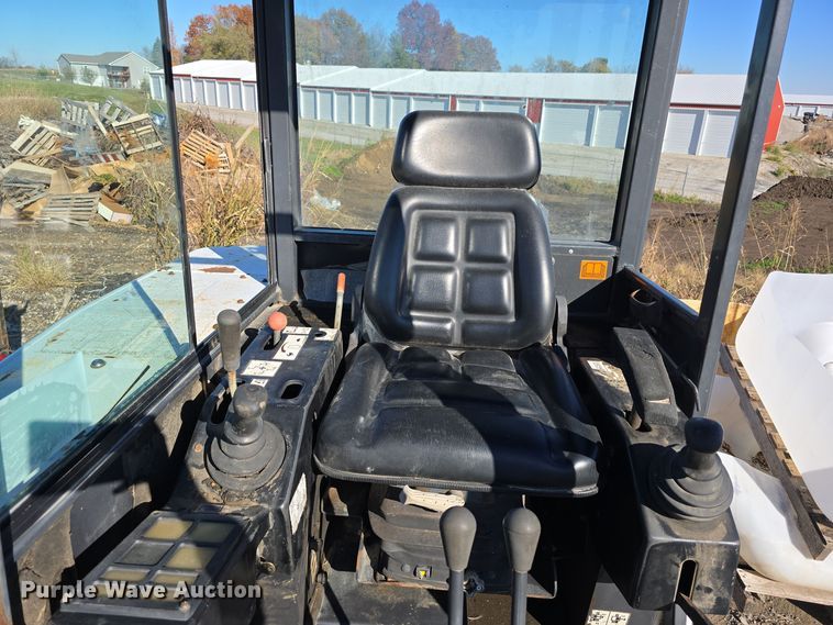 image for item DW3991 1996 Bobcat 331 C-Series mini excavator