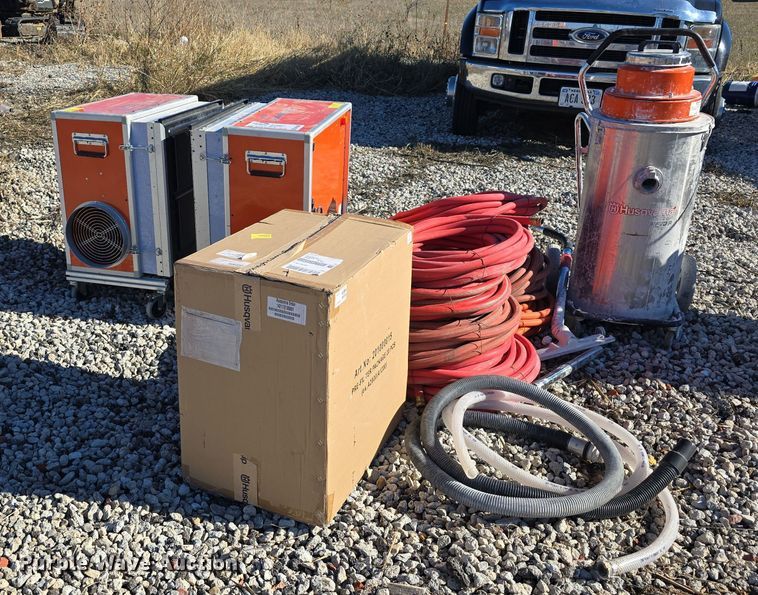 image for item DW3993 2018 Husqvarna W70P vacuum