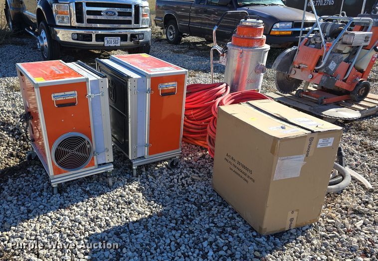 image for item DW3993 2018 Husqvarna W70P vacuum