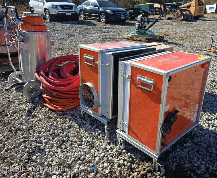 image for item DW3993 2018 Husqvarna W70P vacuum