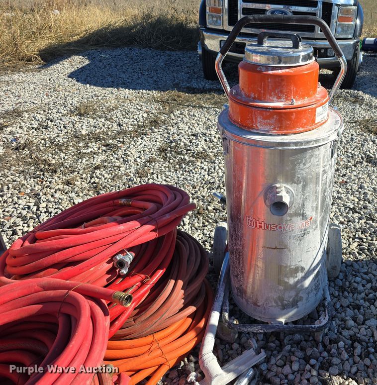 image for item DW3993 2018 Husqvarna W70P vacuum