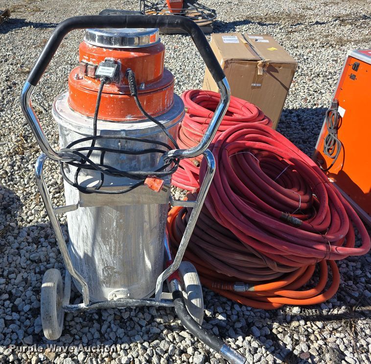 image for item DW3993 2018 Husqvarna W70P vacuum