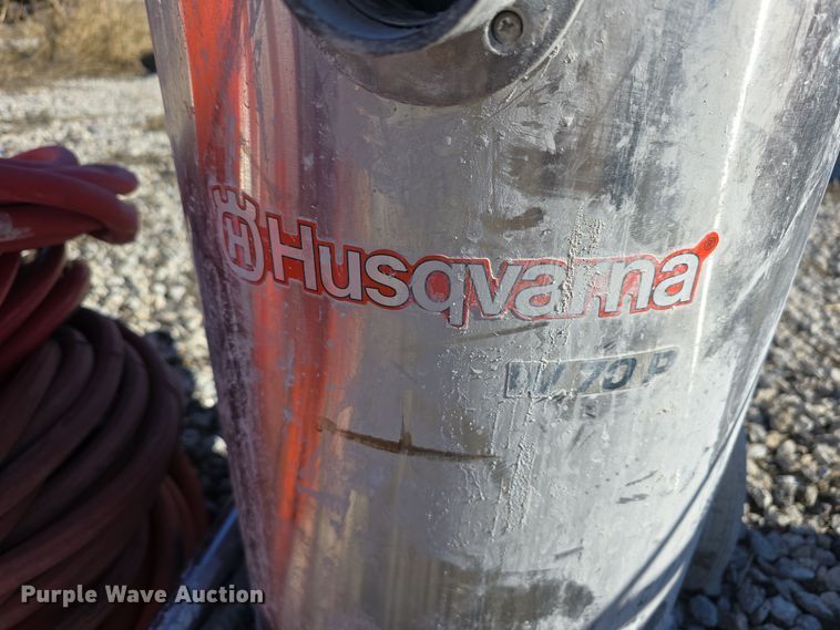 image for item DW3993 2018 Husqvarna W70P vacuum