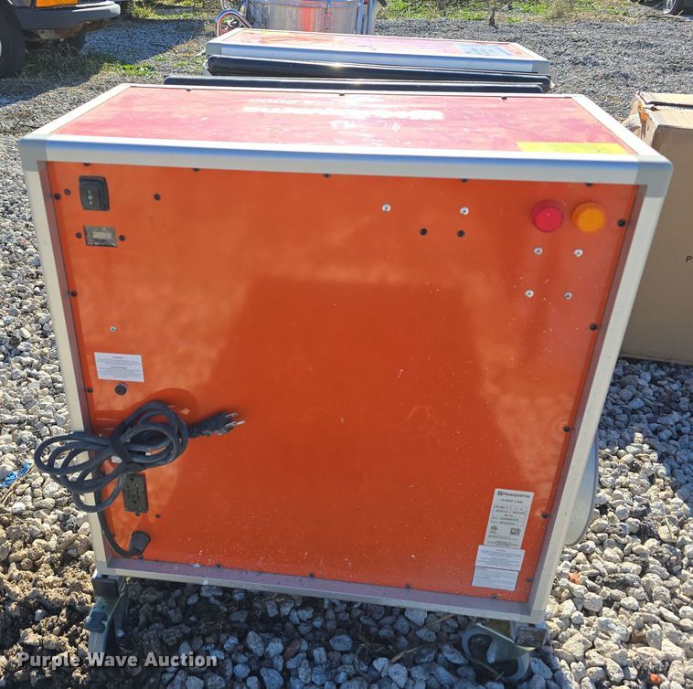 image for item DW3993 2018 Husqvarna W70P vacuum