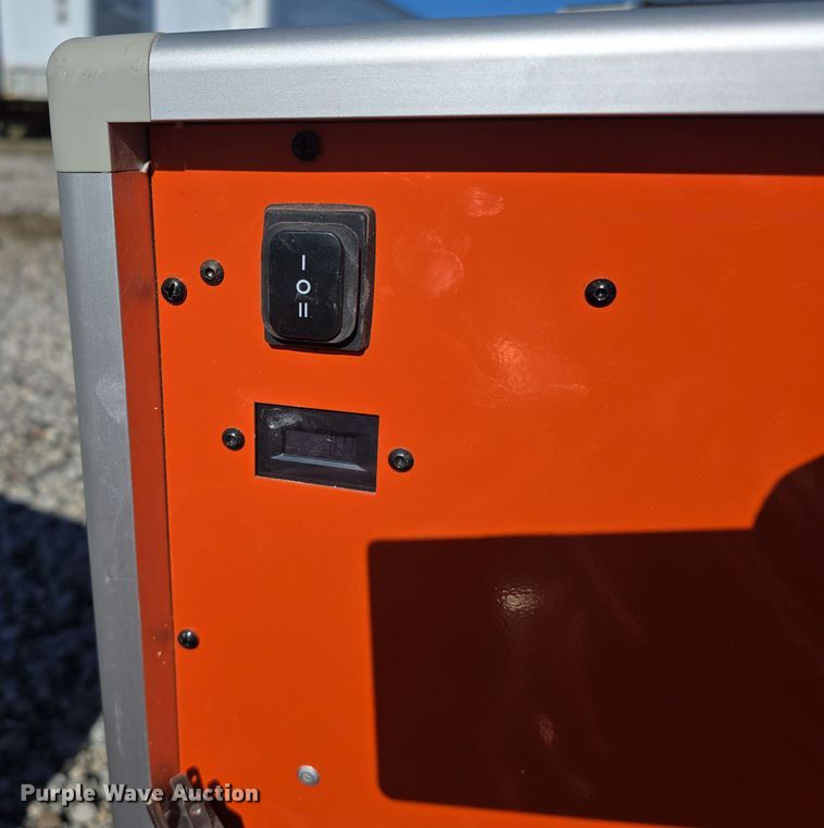 image for item DW3993 2018 Husqvarna W70P vacuum