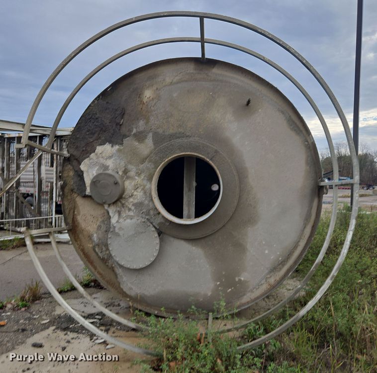 image for item DX1524 Concrete silo