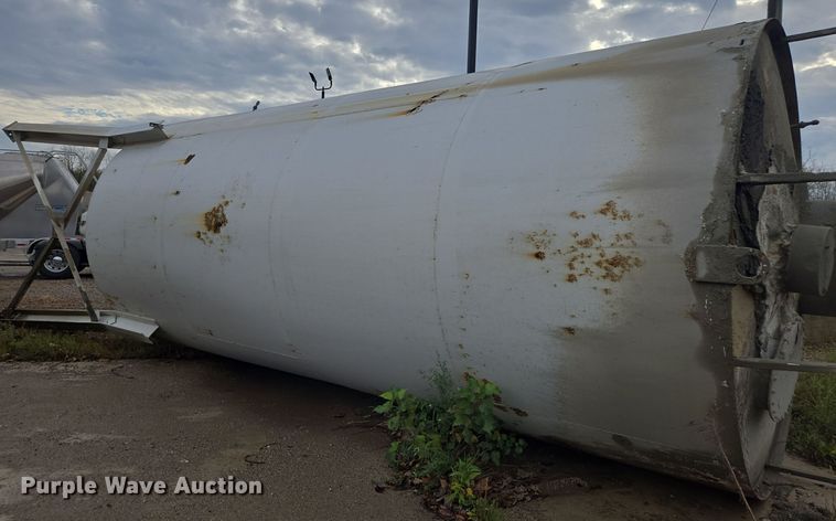 image for item DX1524 Concrete silo