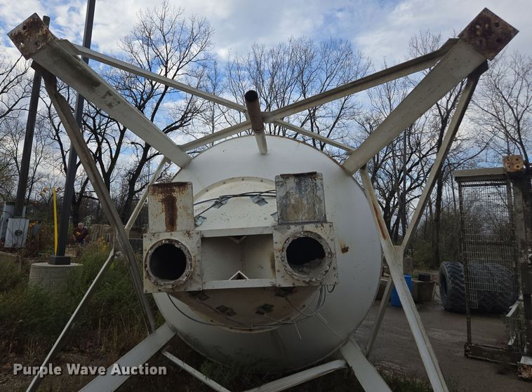 image for item DX1524 Concrete silo