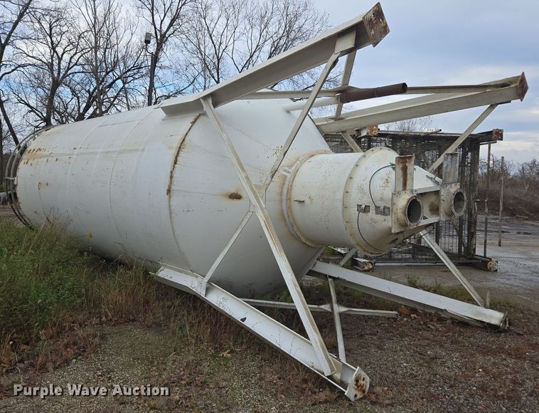 image for item DX1524 Concrete silo