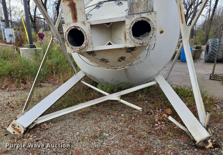 image for item DX1524 Concrete silo