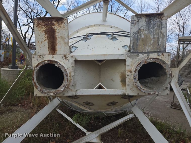 image for item DX1524 Concrete silo