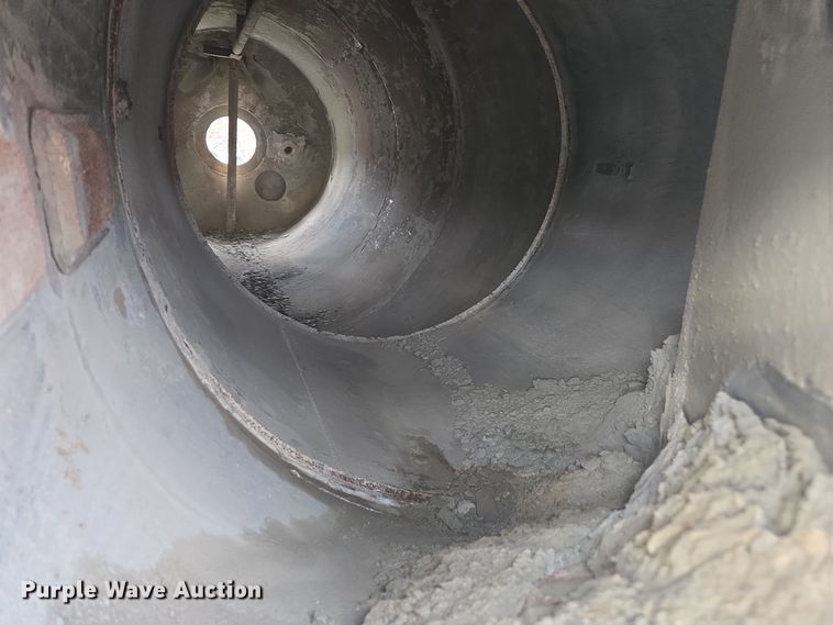 image for item DX1524 Concrete silo