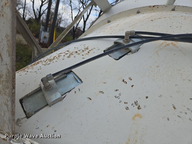 image for item DX1524 Concrete silo