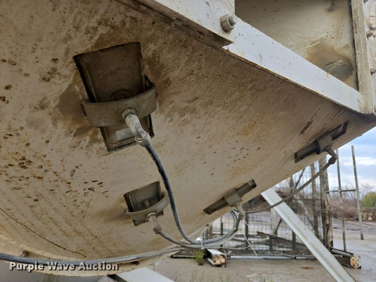 image for item DX1524 Concrete silo