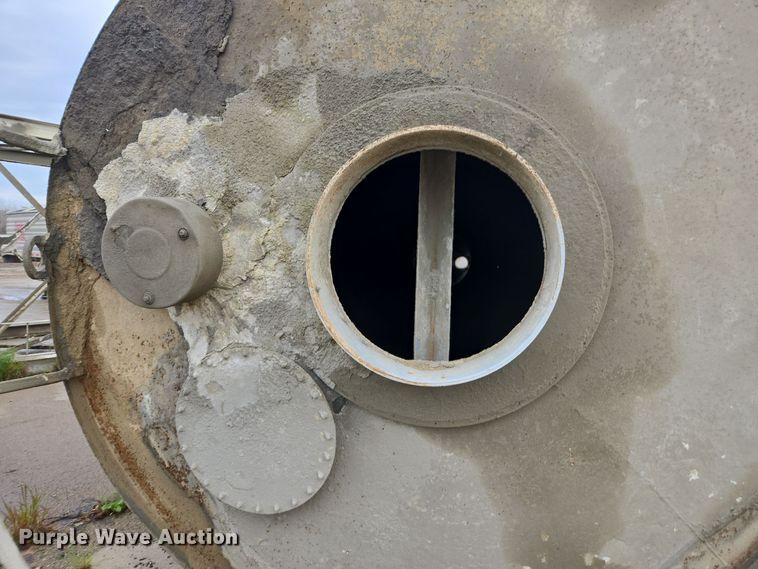 image for item DX1524 Concrete silo