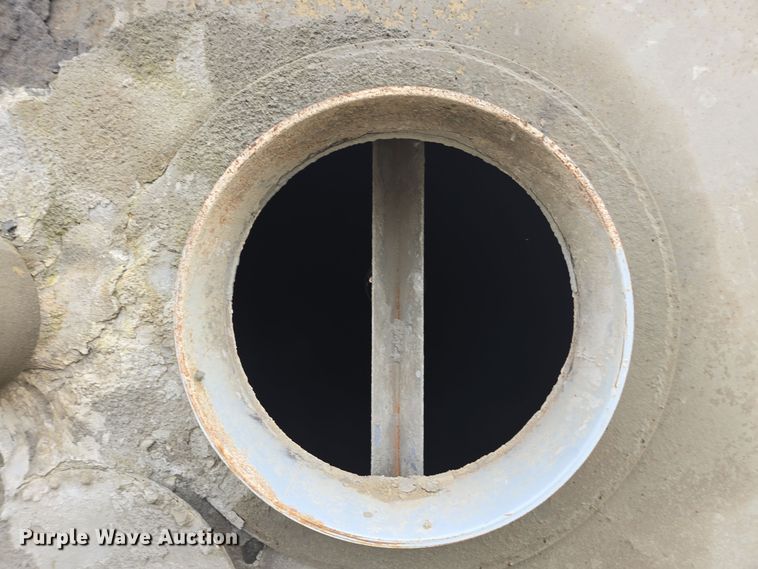 image for item DX1524 Concrete silo