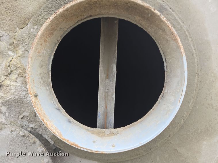 image for item DX1524 Concrete silo