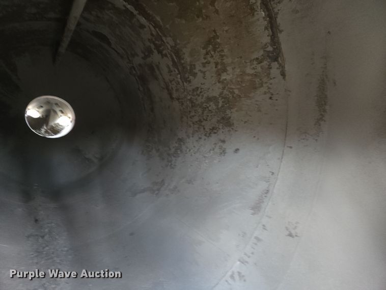 image for item DX1524 Concrete silo