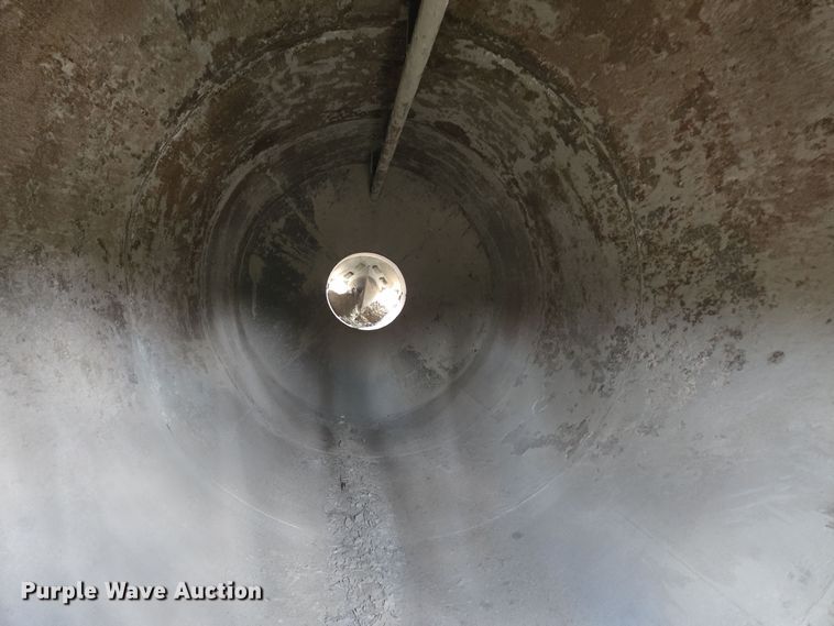 image for item DX1524 Concrete silo