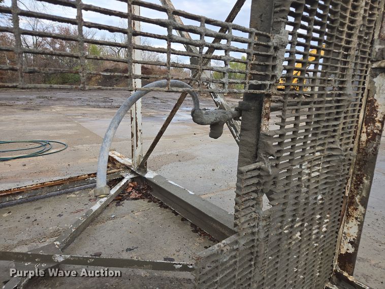 image for item DX1524 Concrete silo