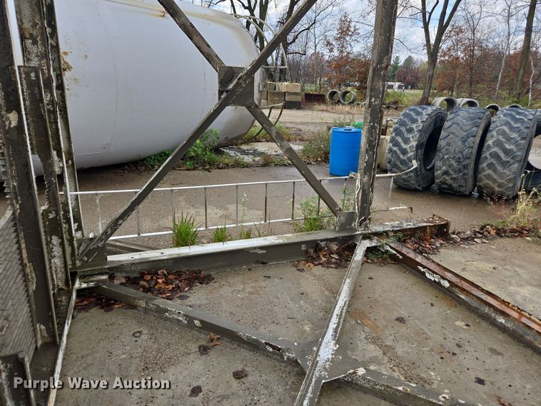 image for item DX1524 Concrete silo