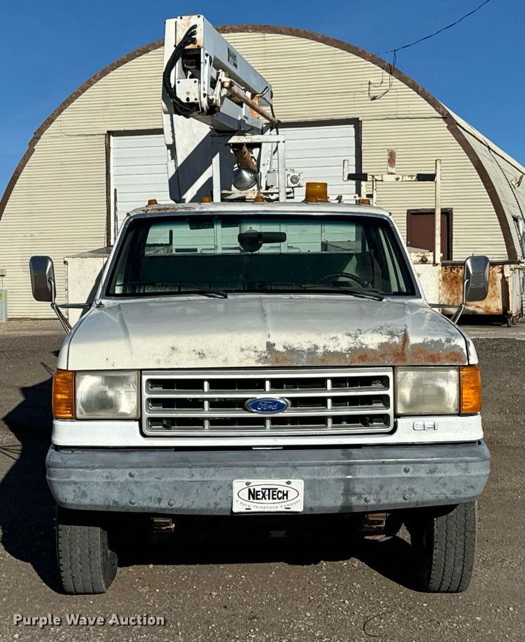 image for item DX3819 1989 Ford F350 Super Duty bucket truck