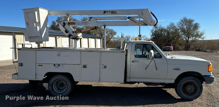 image for item DX3819 1989 Ford F350 Super Duty bucket truck