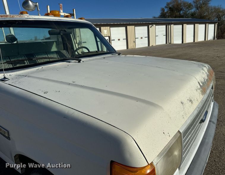 image for item DX3819 1989 Ford F350 Super Duty bucket truck