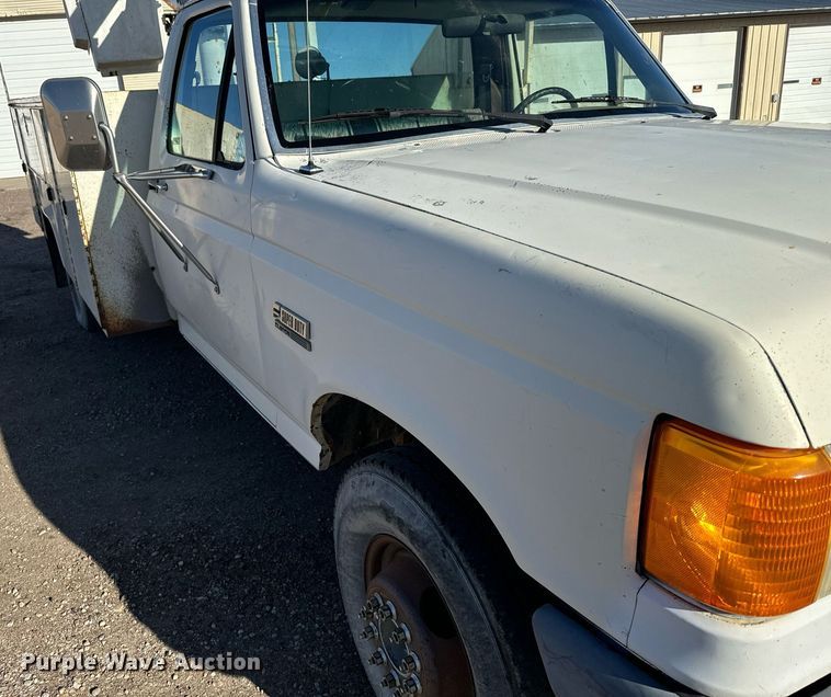 image for item DX3819 1989 Ford F350 Super Duty bucket truck